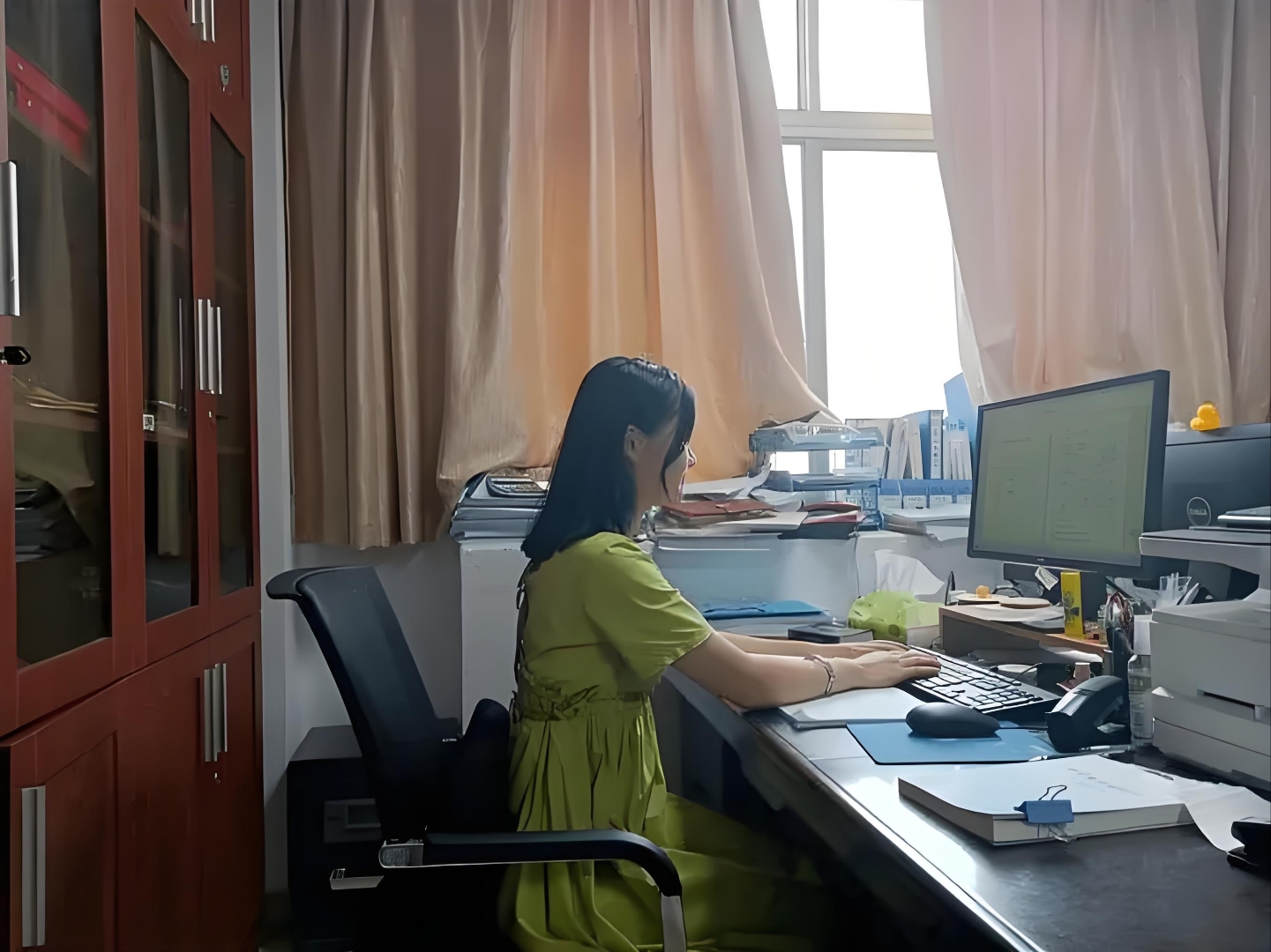 女同事送花被拒送父亲鲜花和入伍送花怎样选