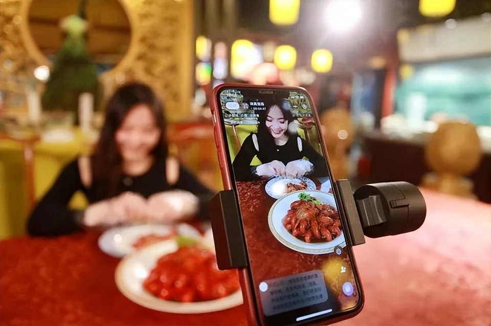 加主播微信能约出来吗？揭秘直播打赏背后的真实社交逻辑