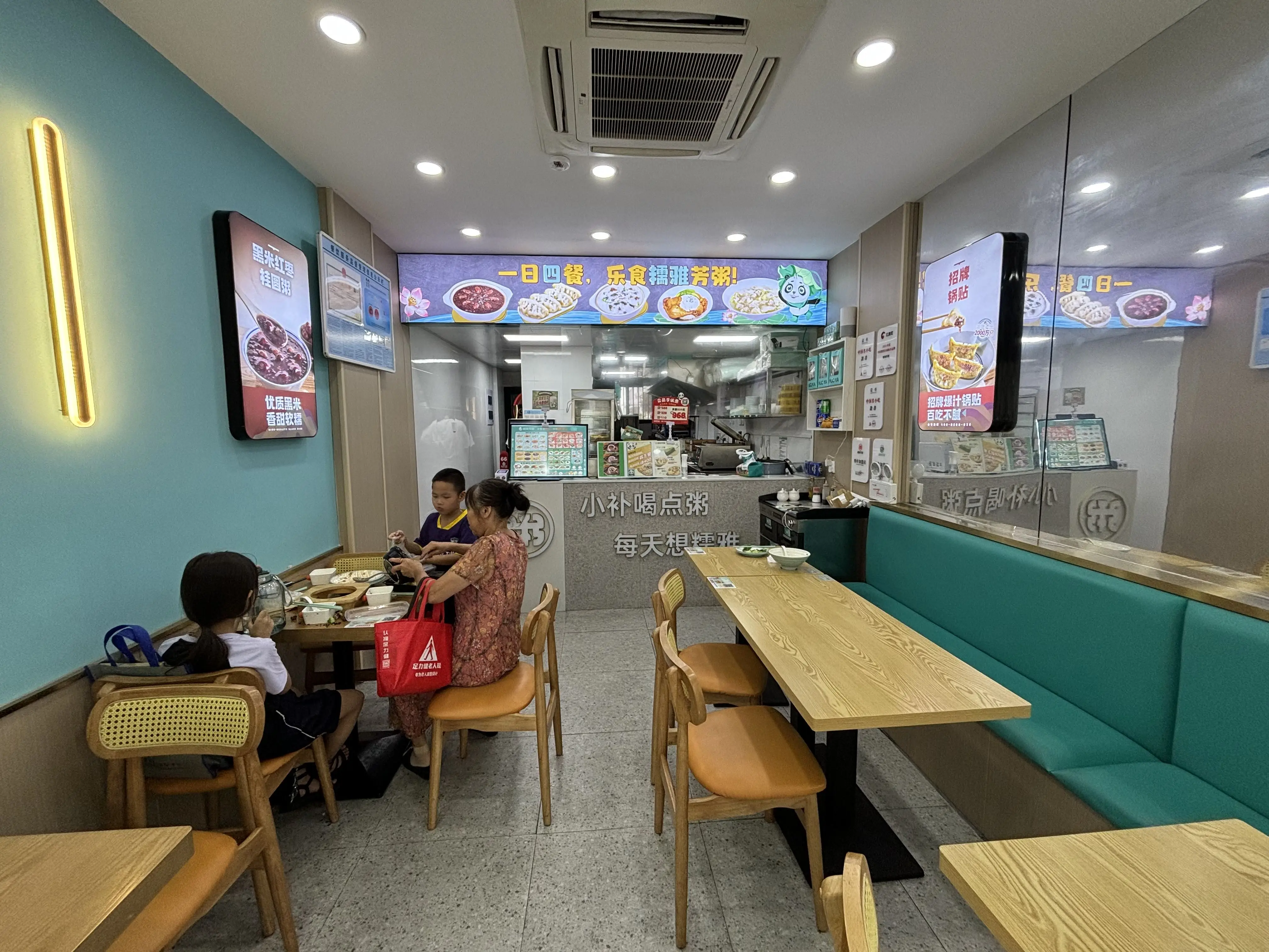 耀你APP合作实体餐饮 如何打造餐饮行业新机遇 大型餐饮管理软件的定制方法有哪些