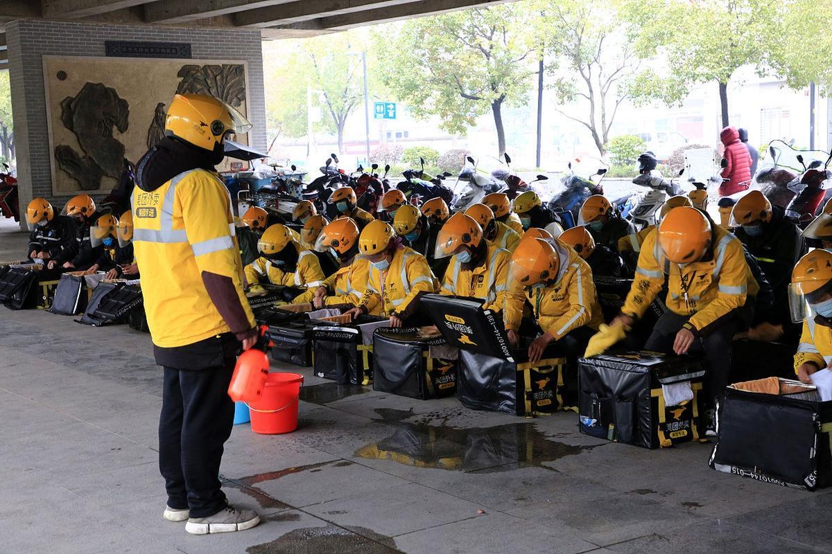 美女骑手送外卖该怎么点单？