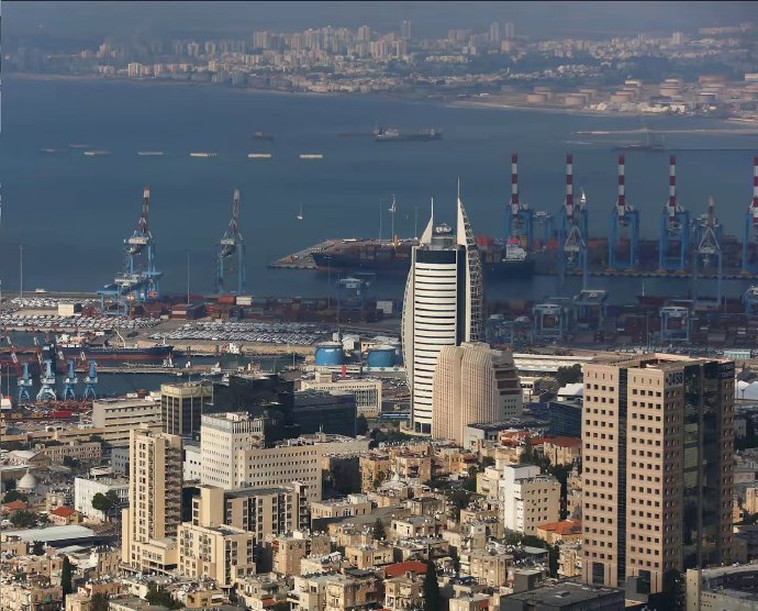 世界上唯一不能开车的城市是哪里？...