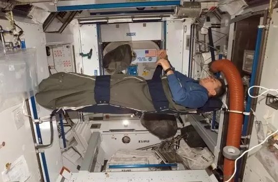 宇航员的太空生活是什么样的?...