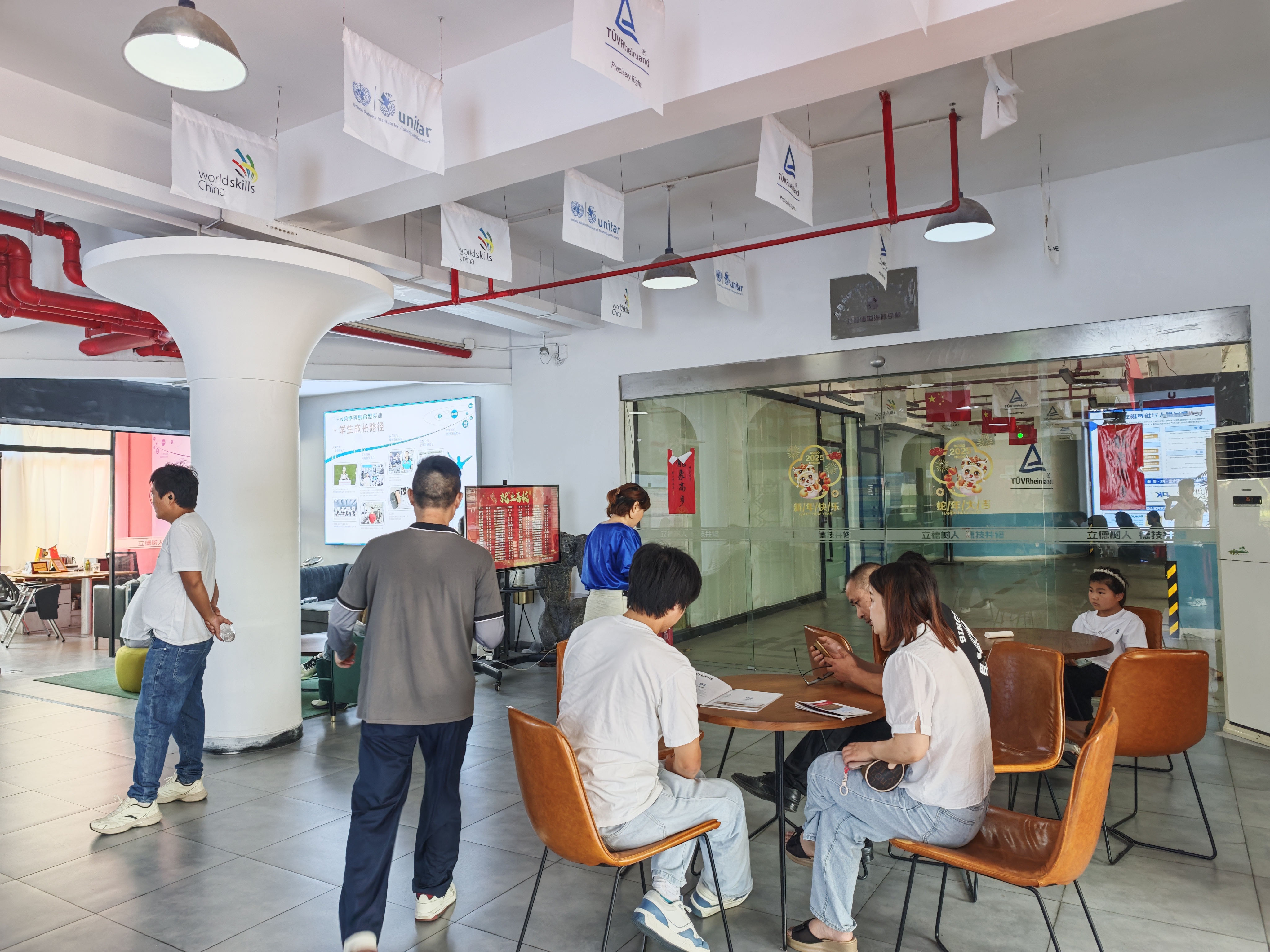 高中职校选择对比 大学文凭价值解析