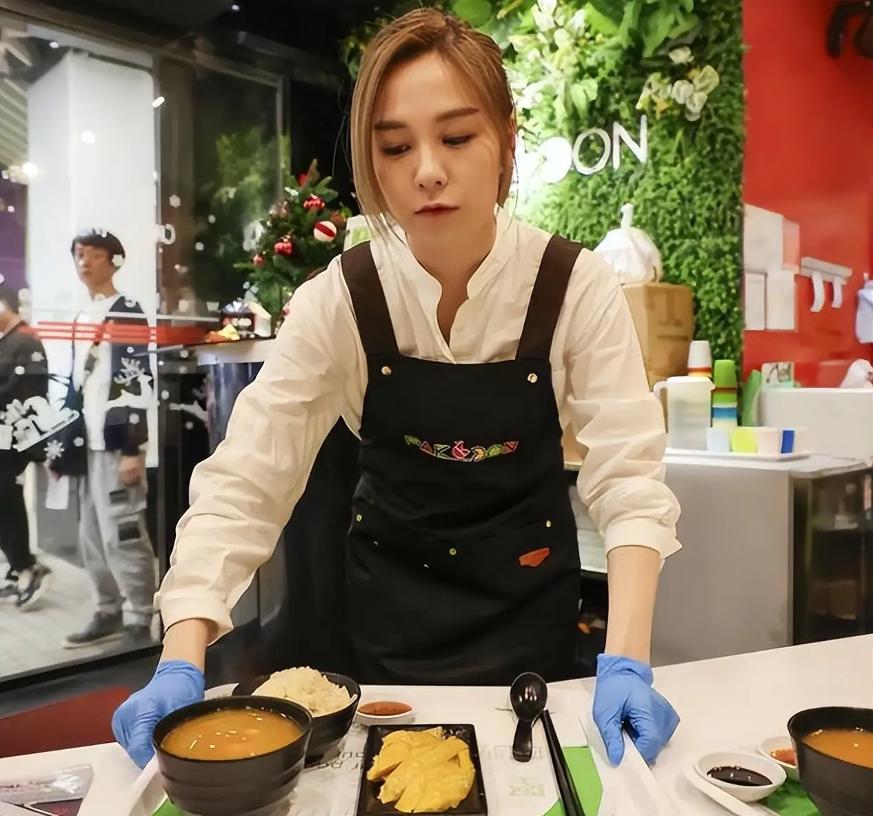 服务员感动案例怎么写 让顾客感动的服务案例有哪些