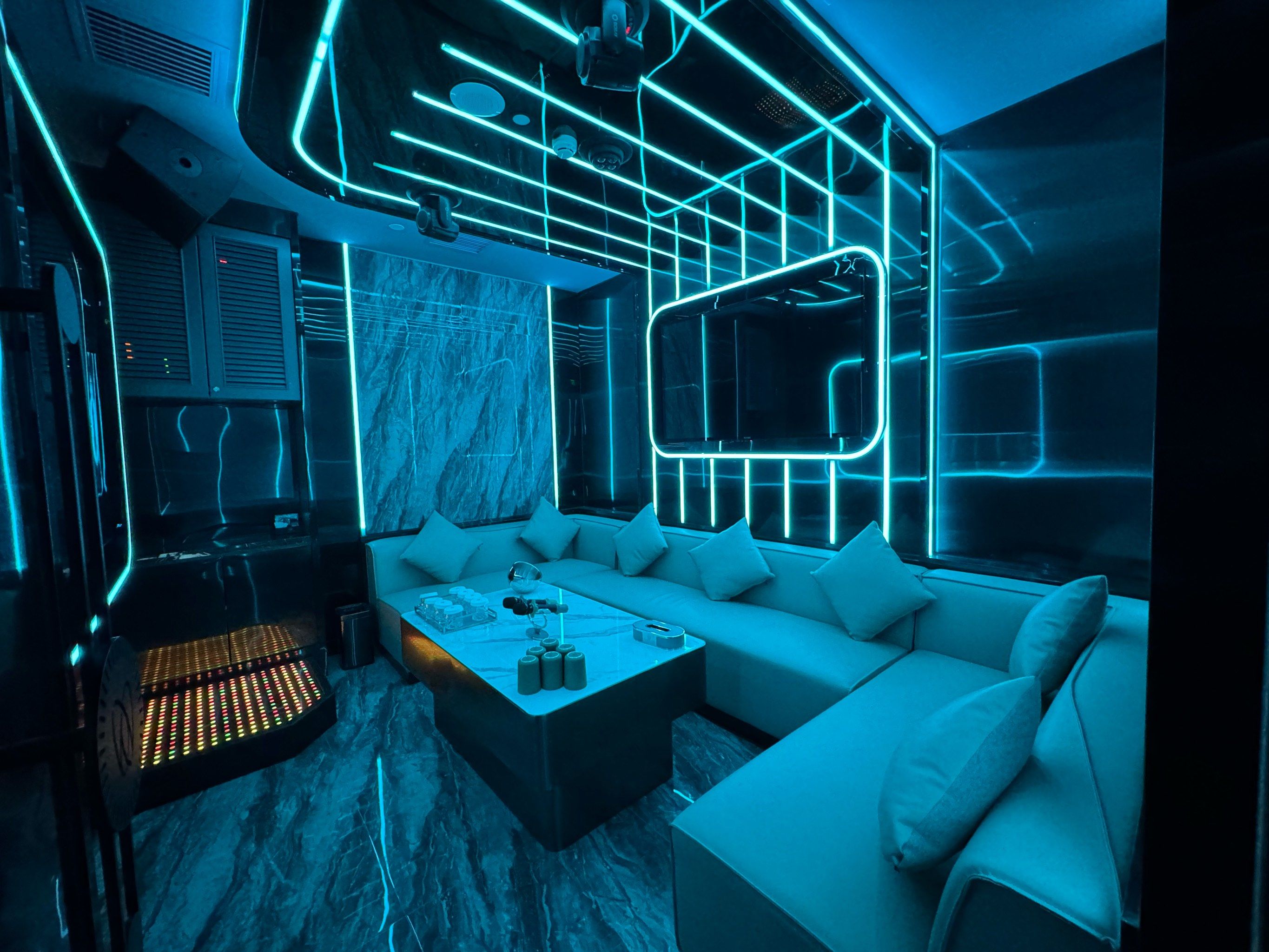 KTV小姐外出过夜费用大概多少？