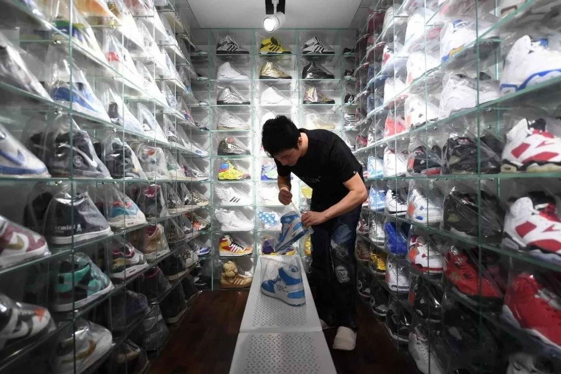 炒股多没劲,走,一起去炒鞋?...