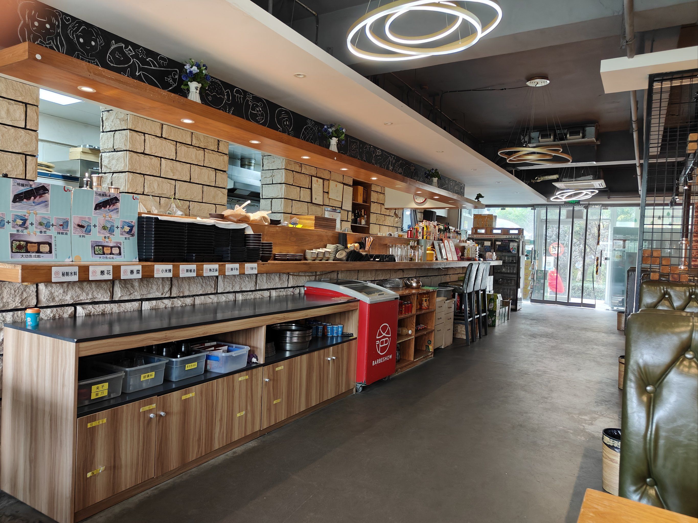 健康部门警告,汉中火车站对面巷子到底藏着什么?本地老饕的探店心得全公开