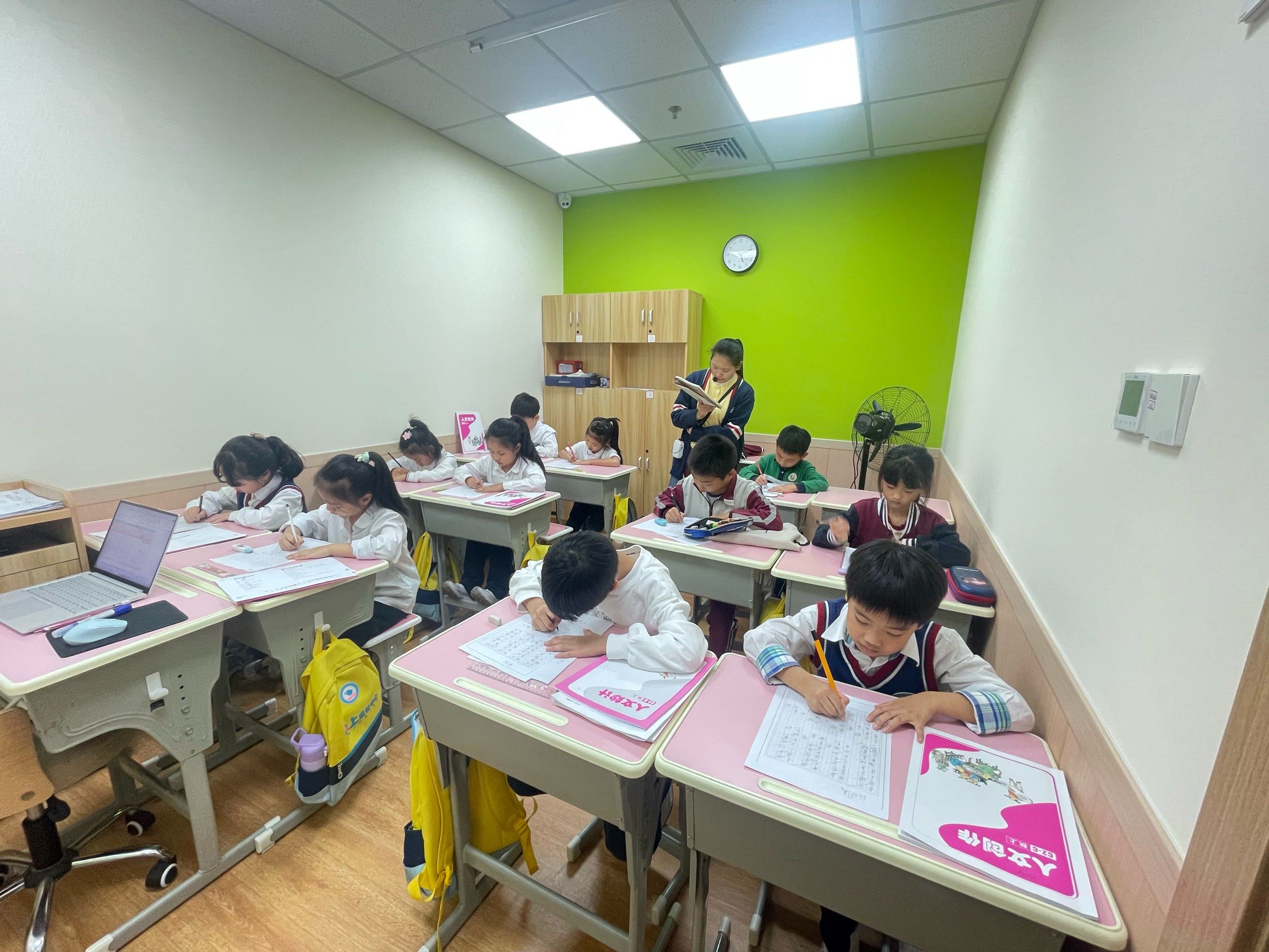 沧州大学城附近住宿能不能找女孩