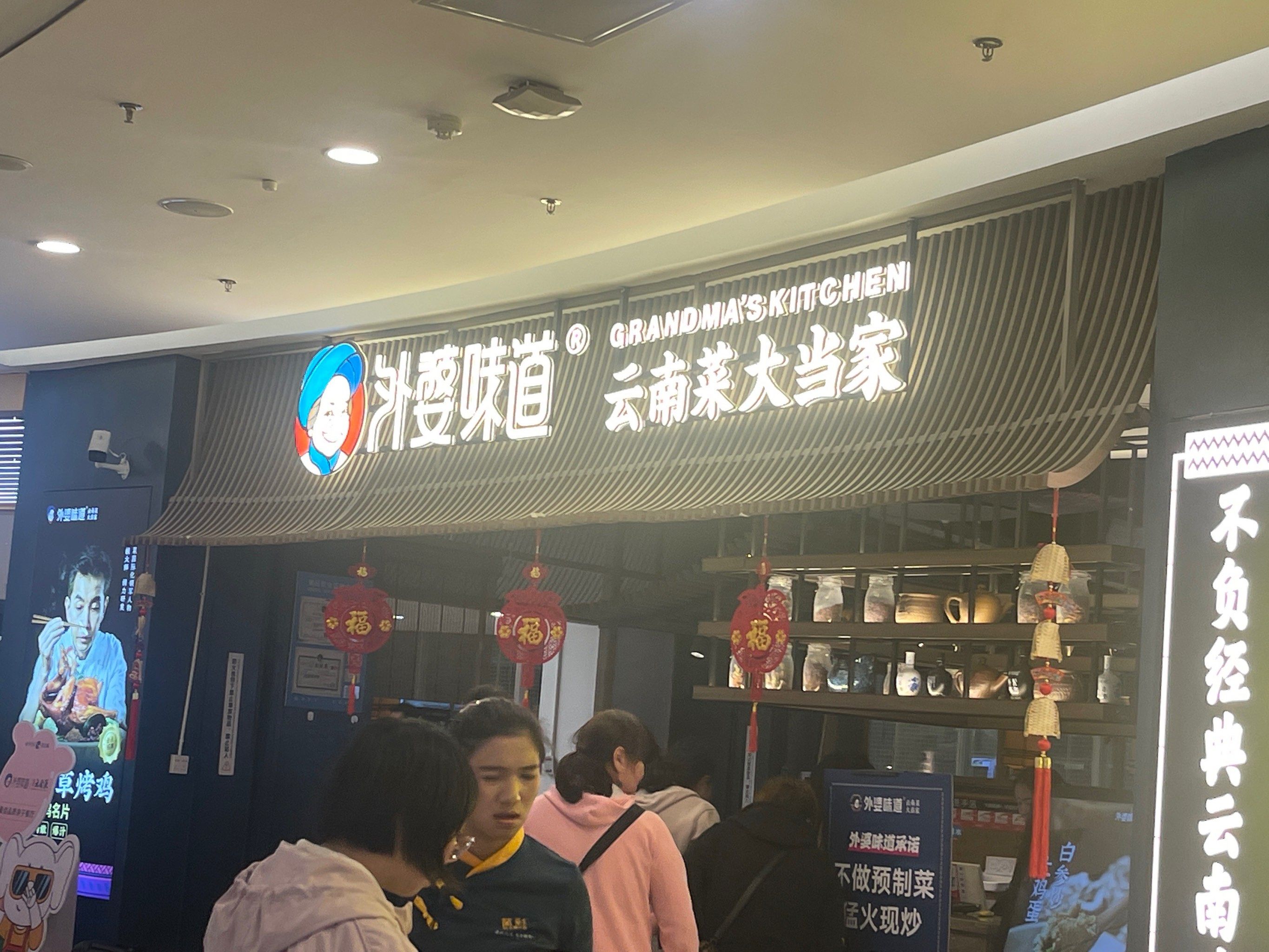 咸阳夜市巷弄里的百元夜生活图鉴