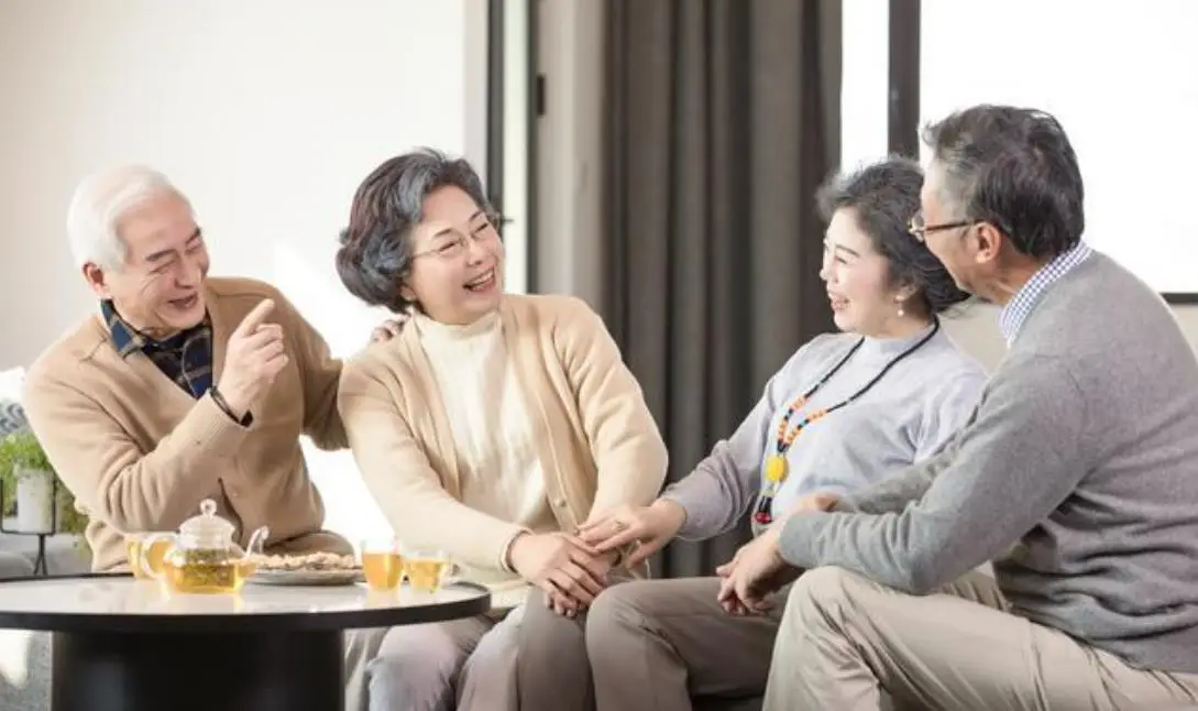 大龄单身女性抱团养老 老年人如何选择养老方式