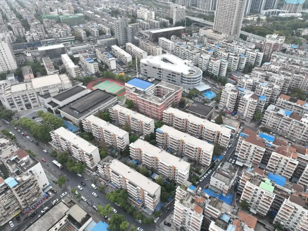 西方开放型社区有哪些利与弊？...