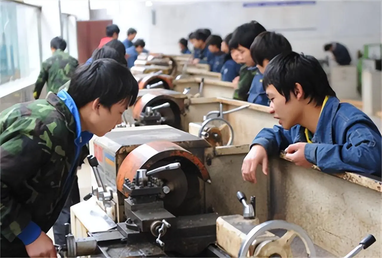 龙海职校400元随叫随到，技校和职业技术学校的区别详解