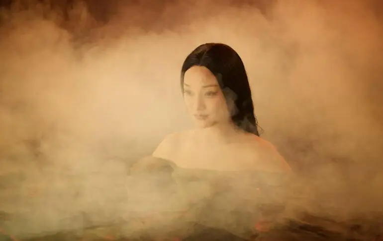 周迅人体模特油画曝光 重庆网红景点打卡推荐