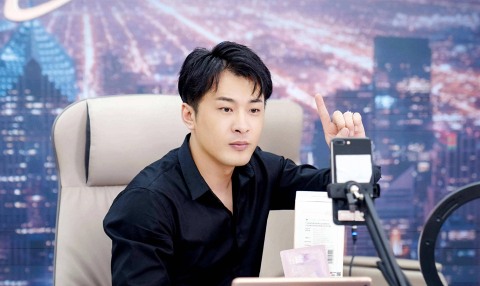 辛巴为何能卖出惊人销量 李佳琦直播江湖会走向何方