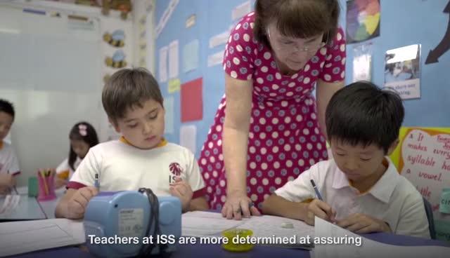 如何通过社交技巧认识附近女性并获得联系方式