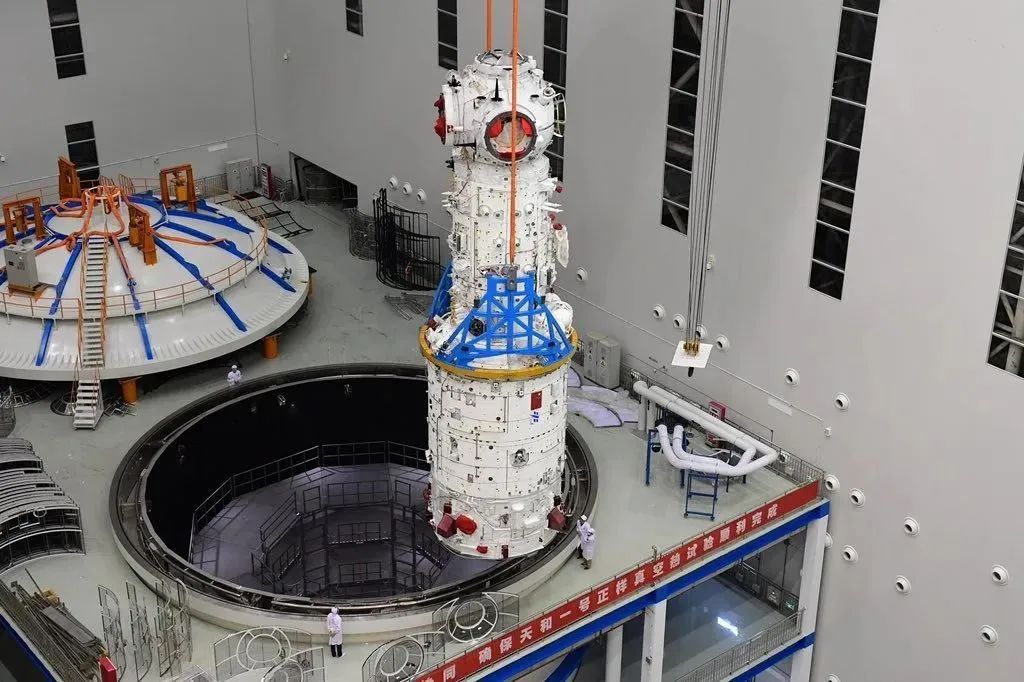 太空为何寒冷航天器却要散热 空间站热传递原理揭秘