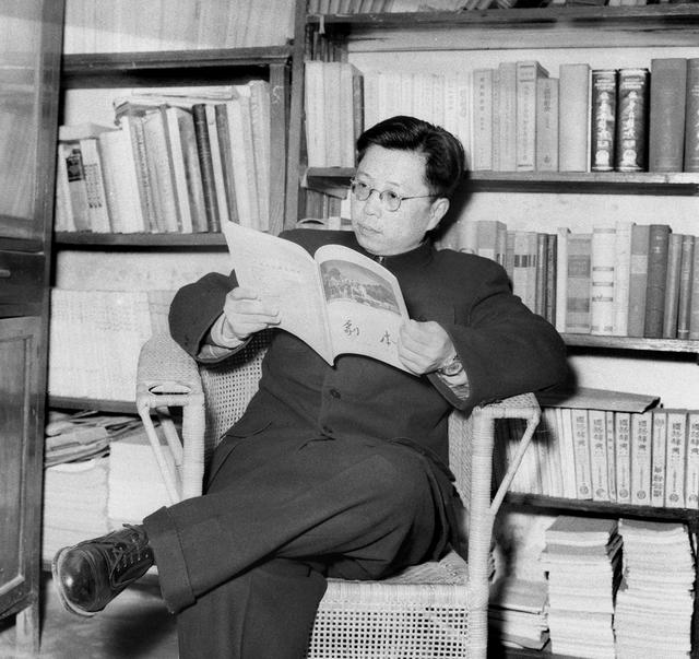 历史上爱读书的名人 为什么领导都爱读史书