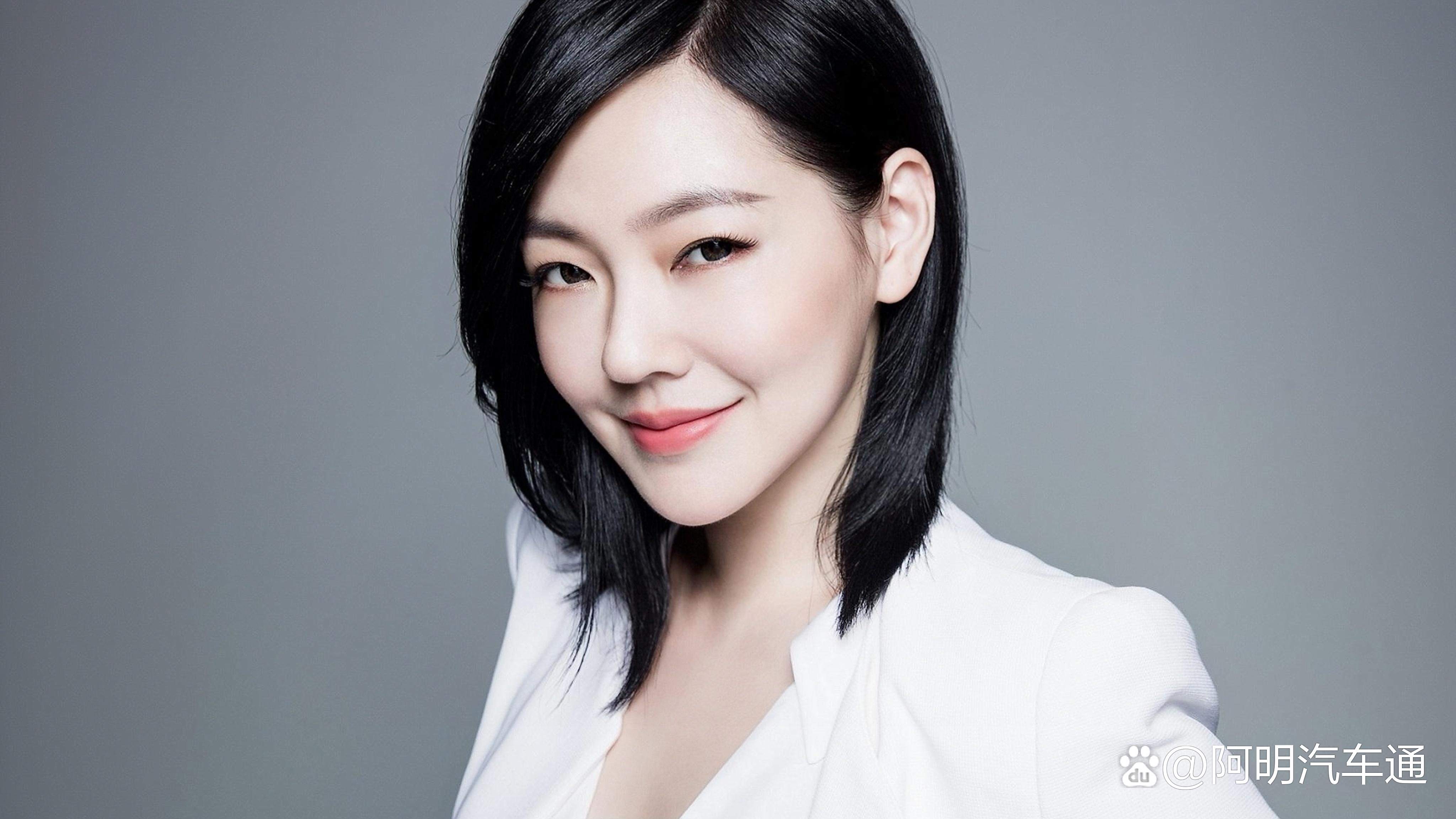 小S:被分成两半的女人...